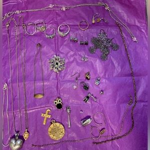 🛑SOLD🛑40 Piece Miscellaneous Jewelry Bundle!